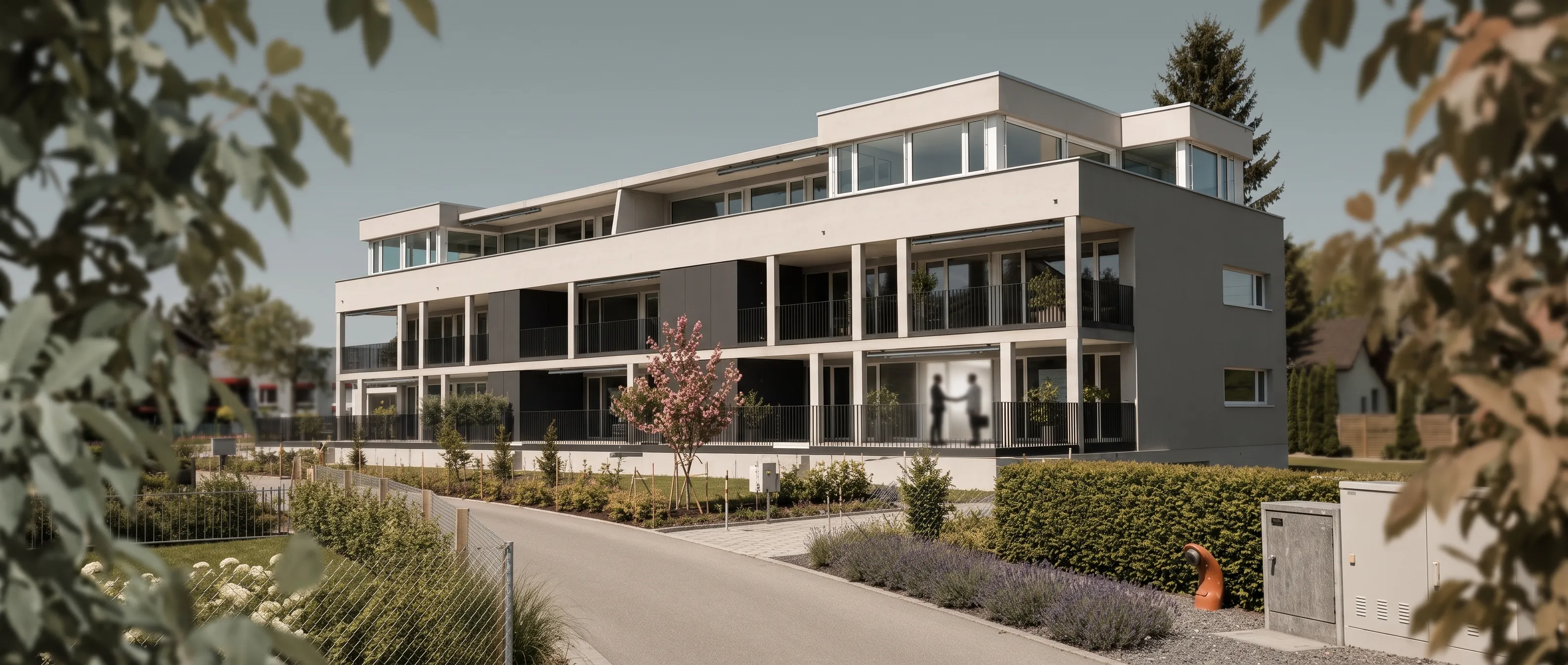 Klassische Altbau-Fassade eines Mehrfamilienhauses in Stuttgart, symbolisch für den direkten Immobilienankauf durch Elsässer Immobilien.
